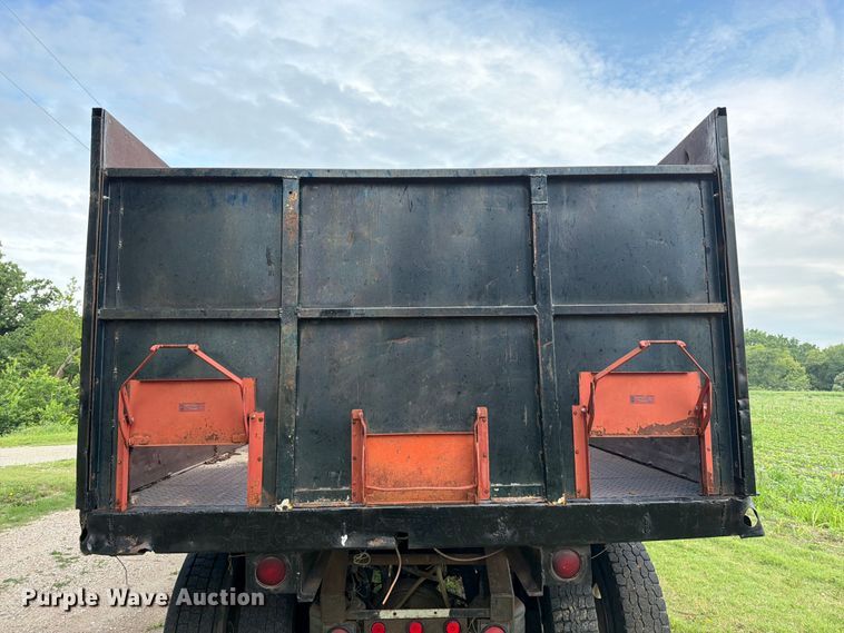 image for item EW4788 1987 Peterbilt 567 grain truck