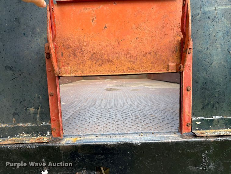 image for item EW4788 1987 Peterbilt 567 grain truck
