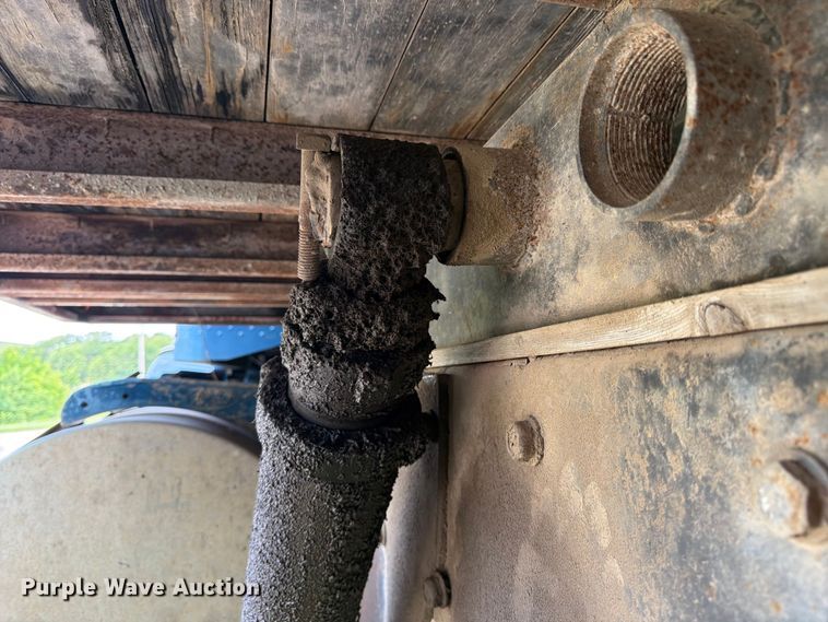 image for item EW4788 1987 Peterbilt 567 grain truck