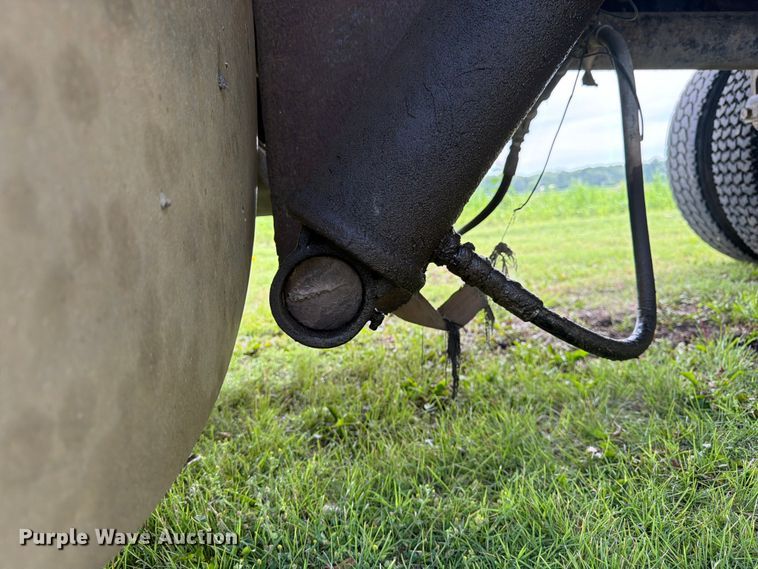 image for item EW4788 1987 Peterbilt 567 grain truck