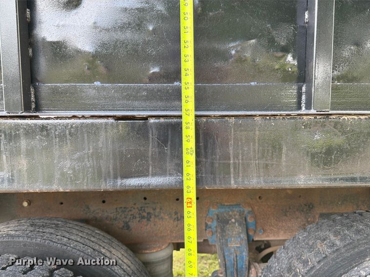 image for item EW4788 1987 Peterbilt 567 grain truck