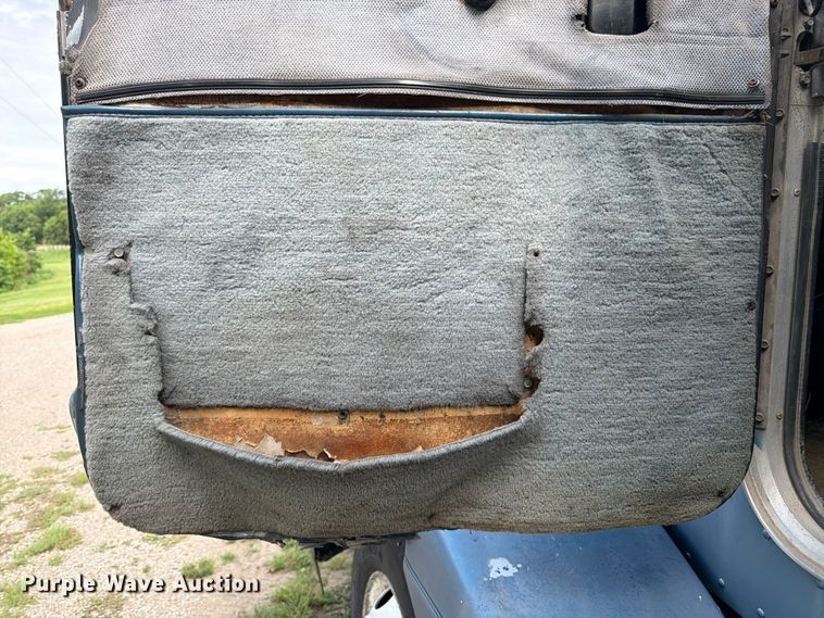 image for item EW4788 1987 Peterbilt 567 grain truck