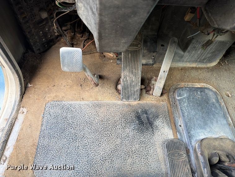 image for item EW4788 1987 Peterbilt 567 grain truck