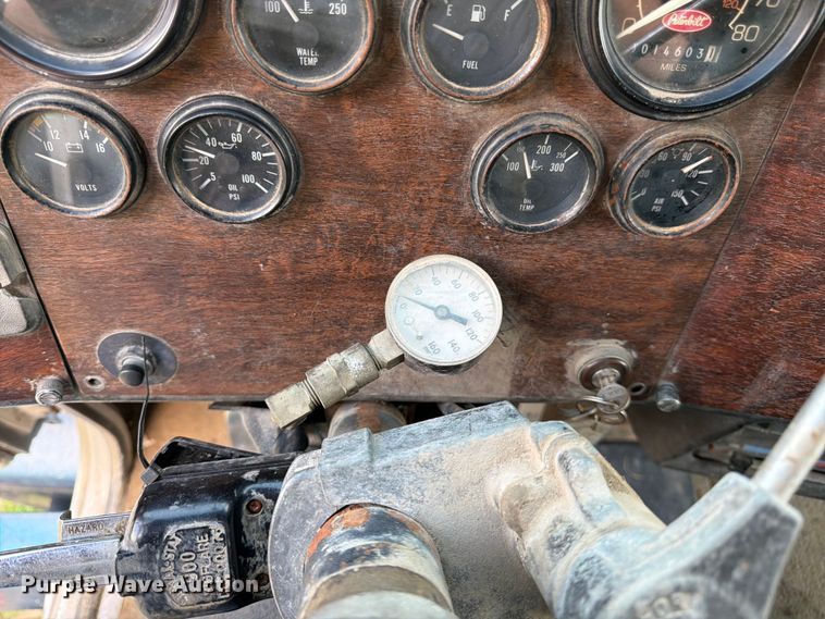 image for item EW4788 1987 Peterbilt 567 grain truck