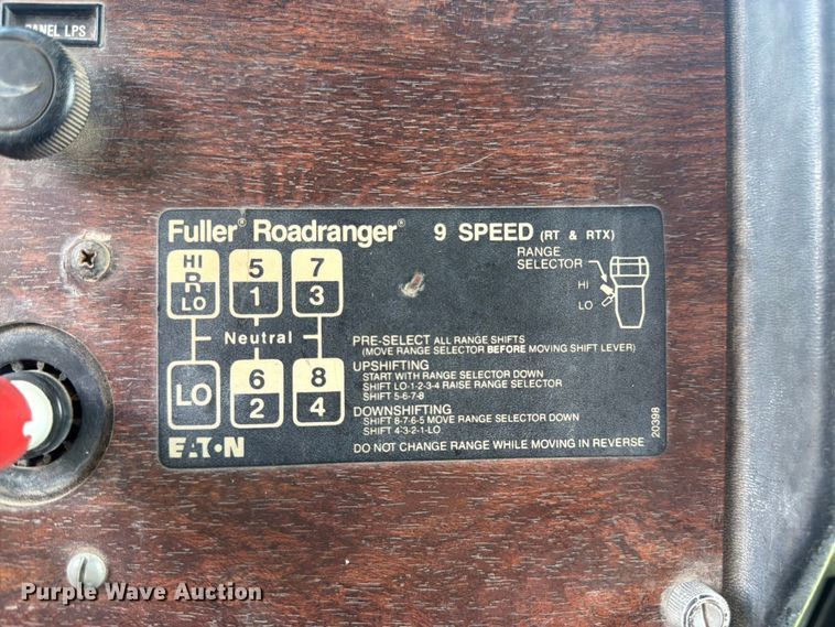 image for item EW4788 1987 Peterbilt 567 grain truck