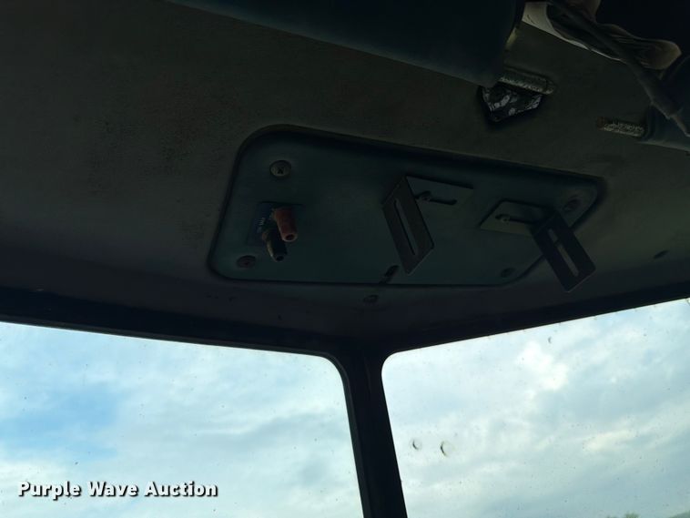 image for item EW4788 1987 Peterbilt 567 grain truck