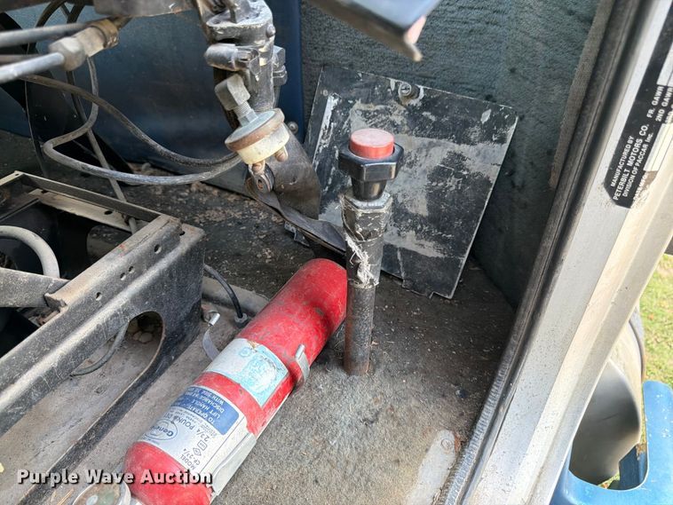 image for item EW4788 1987 Peterbilt 567 grain truck