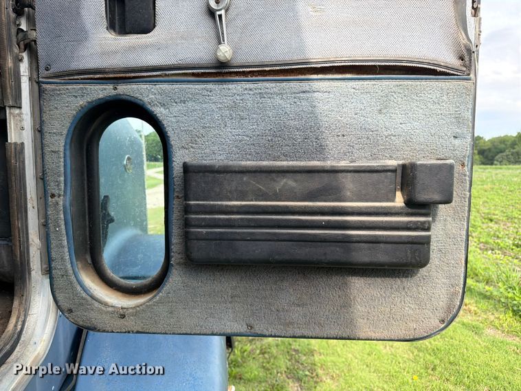 image for item EW4788 1987 Peterbilt 567 grain truck