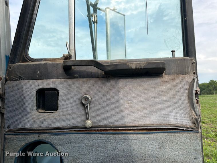 image for item EW4788 1987 Peterbilt 567 grain truck