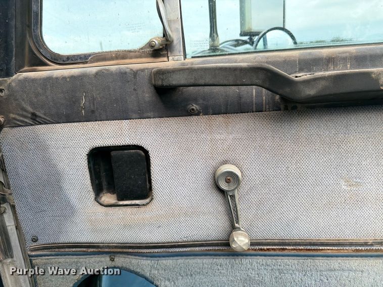 image for item EW4788 1987 Peterbilt 567 grain truck