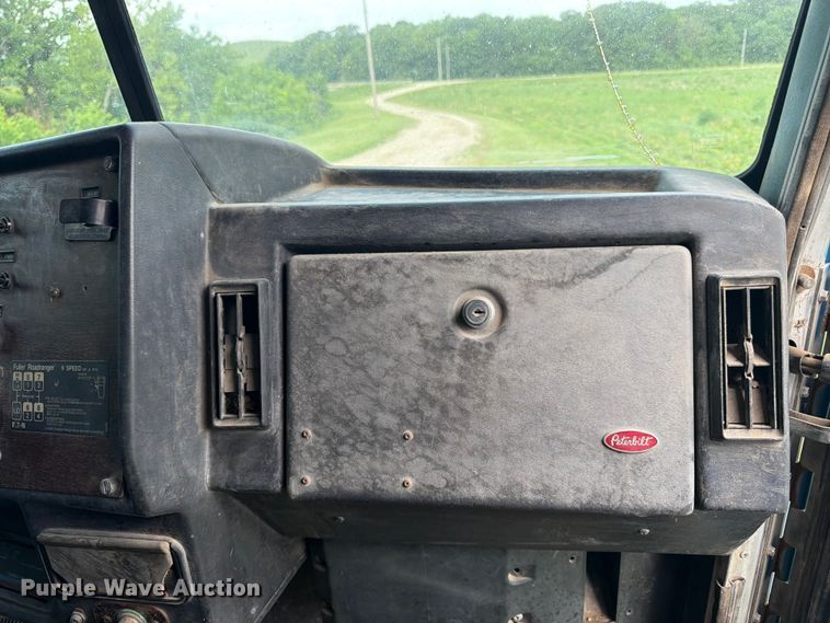 image for item EW4788 1987 Peterbilt 567 grain truck