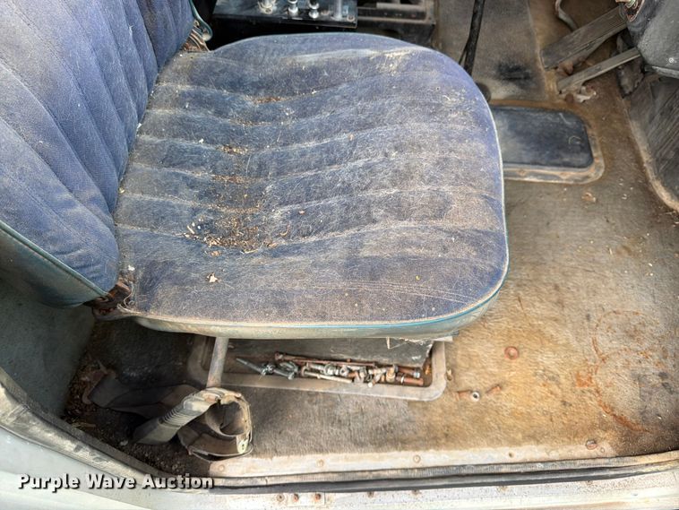 image for item EW4788 1987 Peterbilt 567 grain truck