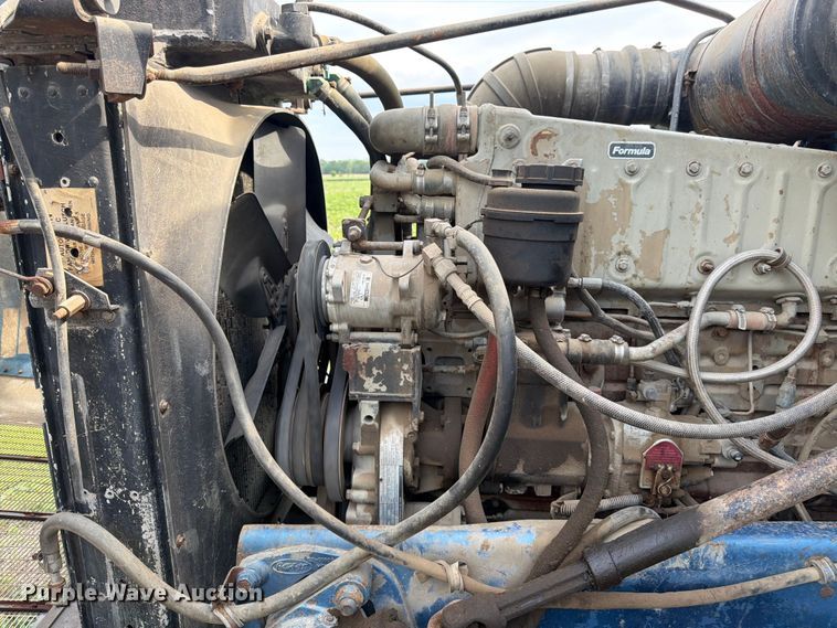 image for item EW4788 1987 Peterbilt 567 grain truck