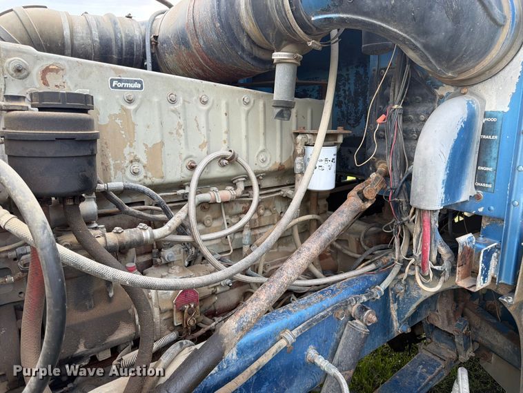 image for item EW4788 1987 Peterbilt 567 grain truck