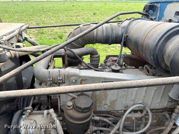 image for item EW4788 1987 Peterbilt 567 grain truck