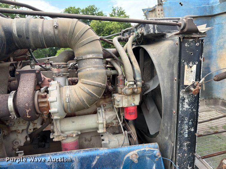 image for item EW4788 1987 Peterbilt 567 grain truck