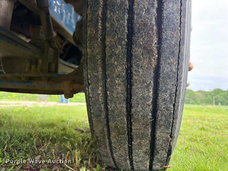 image for item EW4788 1987 Peterbilt 567 grain truck