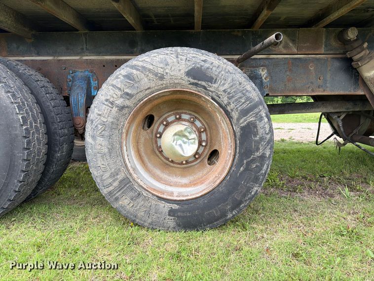 image for item EW4788 1987 Peterbilt 567 grain truck