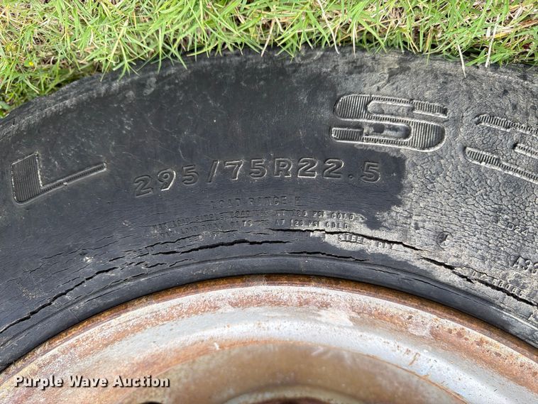 image for item EW4788 1987 Peterbilt 567 grain truck