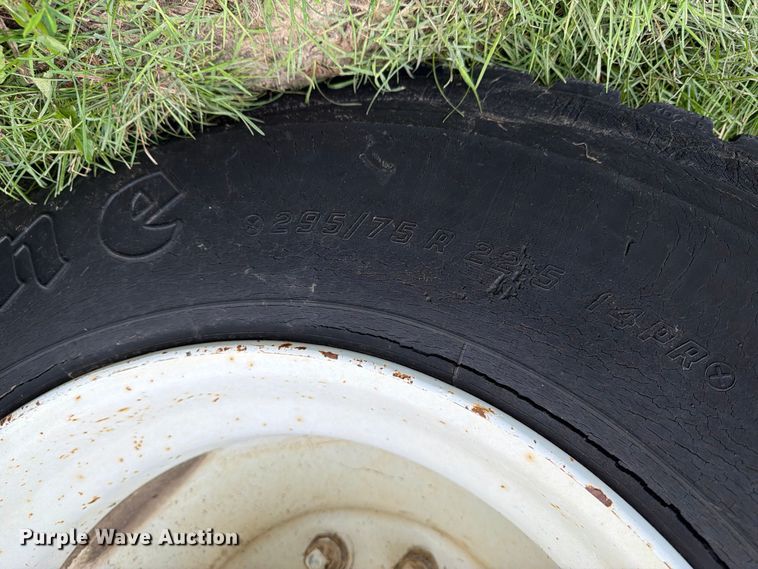 image for item EW4788 1987 Peterbilt 567 grain truck
