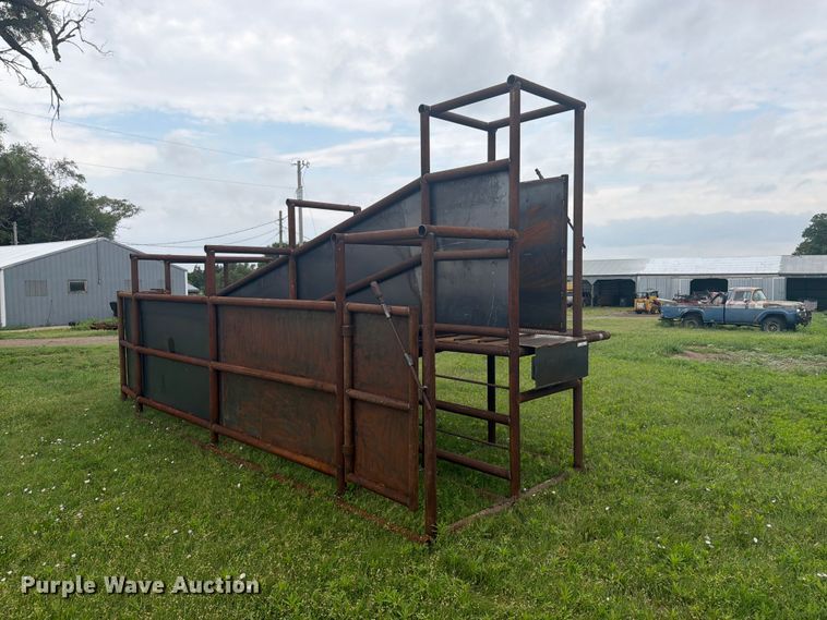 image for item EW4790 Shop built livestock loading chute