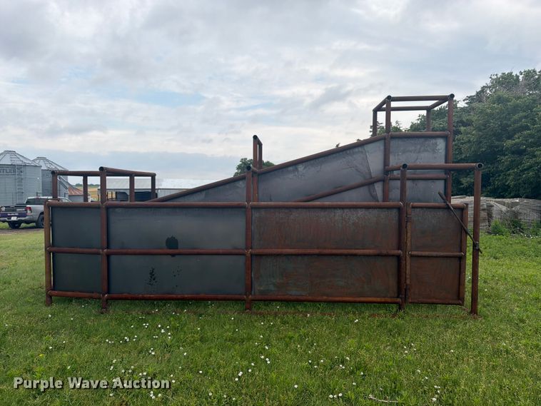 image for item EW4790 Shop built livestock loading chute