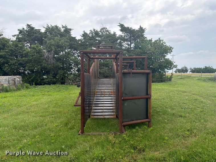 image for item EW4790 Shop built livestock loading chute