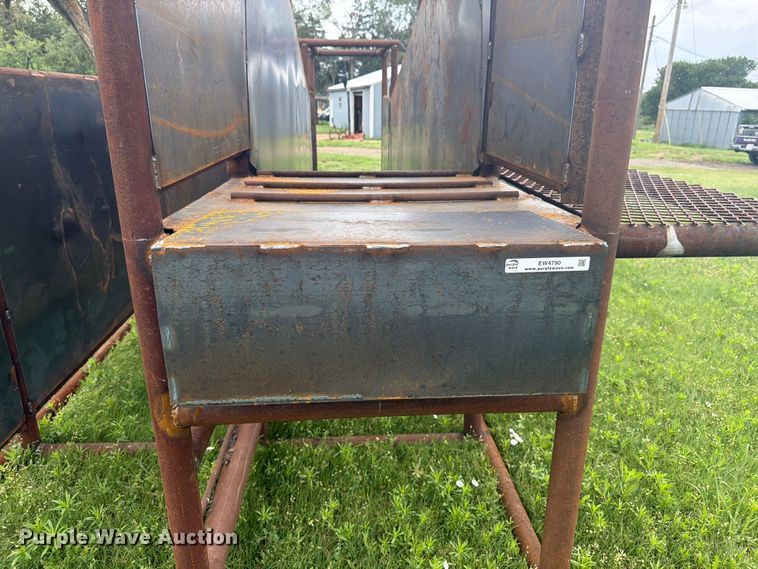image for item EW4790 Shop built livestock loading chute