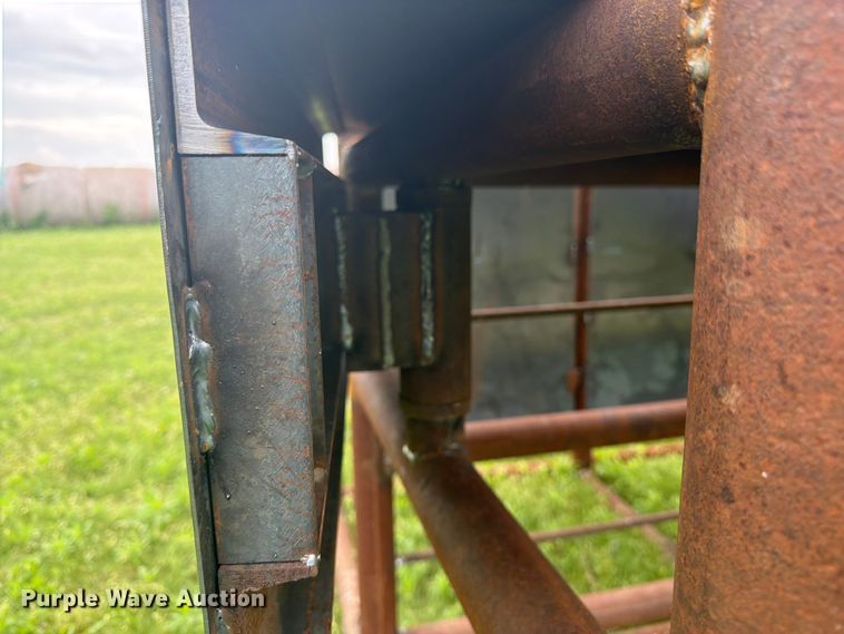image for item EW4790 Shop built livestock loading chute