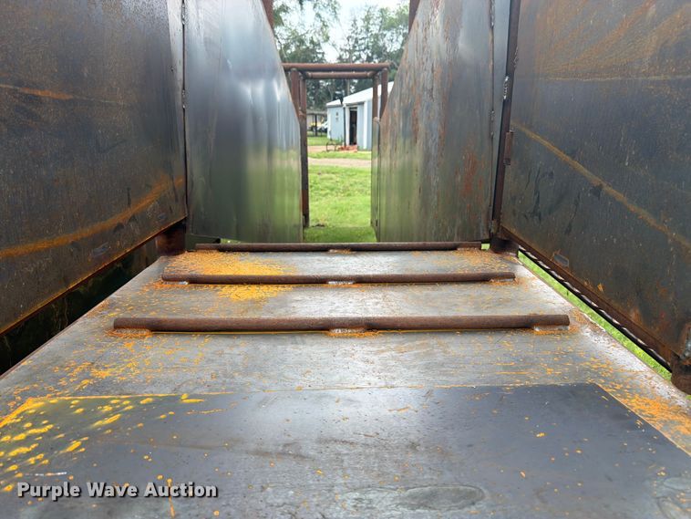 image for item EW4790 Shop built livestock loading chute