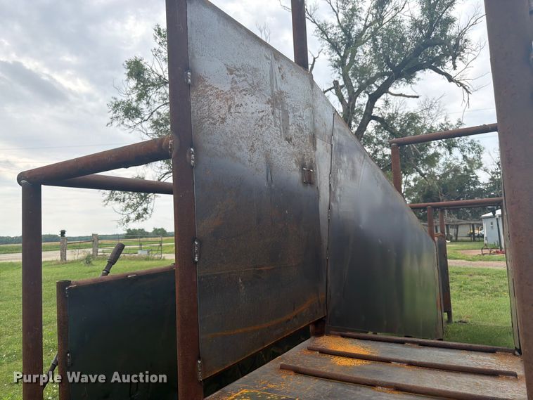 image for item EW4790 Shop built livestock loading chute