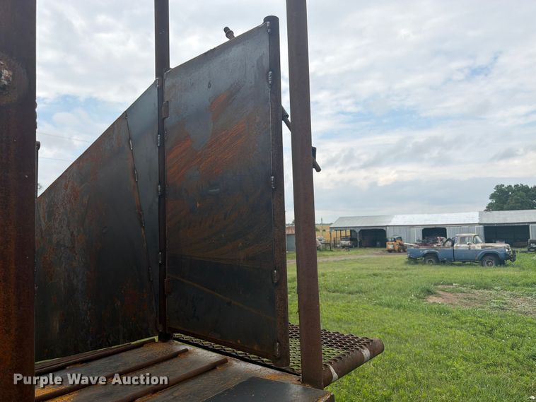 image for item EW4790 Shop built livestock loading chute