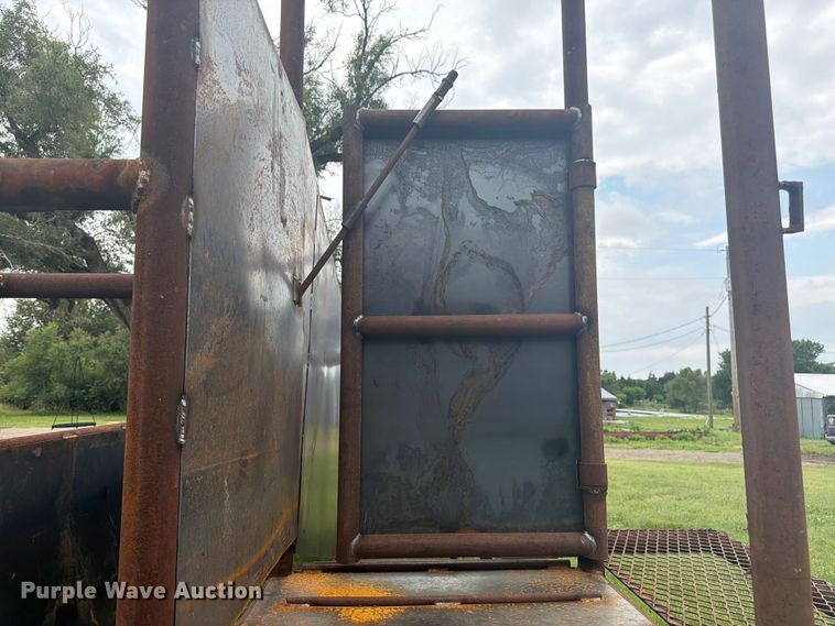image for item EW4790 Shop built livestock loading chute