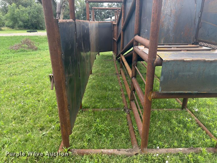 image for item EW4790 Shop built livestock loading chute