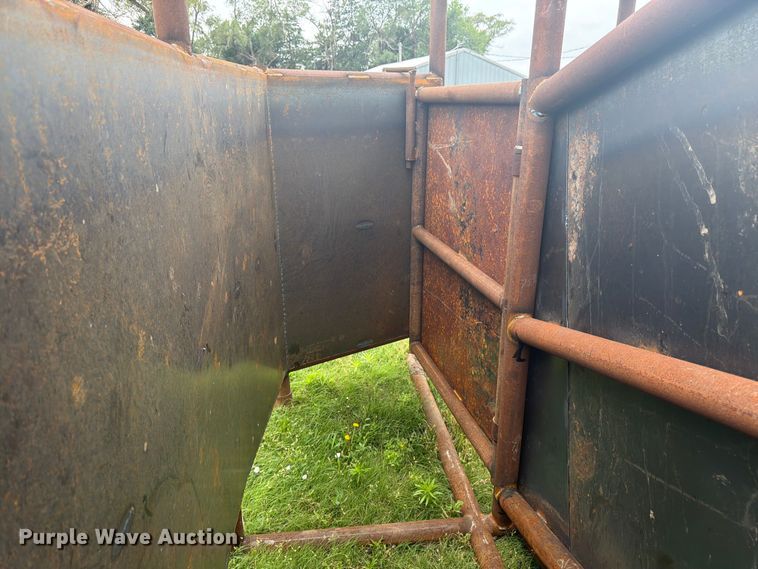image for item EW4790 Shop built livestock loading chute
