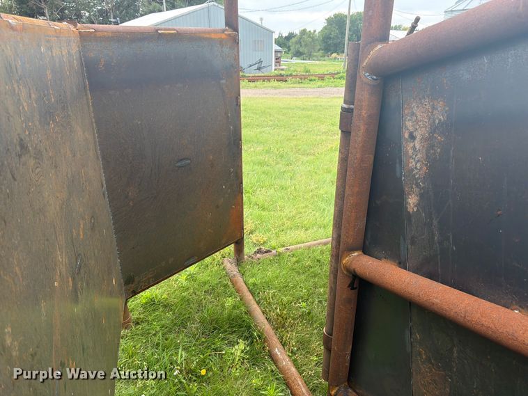 image for item EW4790 Shop built livestock loading chute