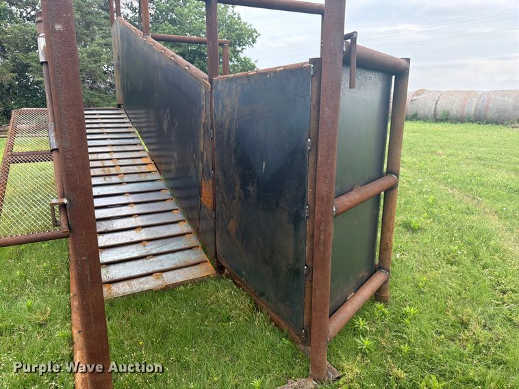 image for item EW4790 Shop built livestock loading chute