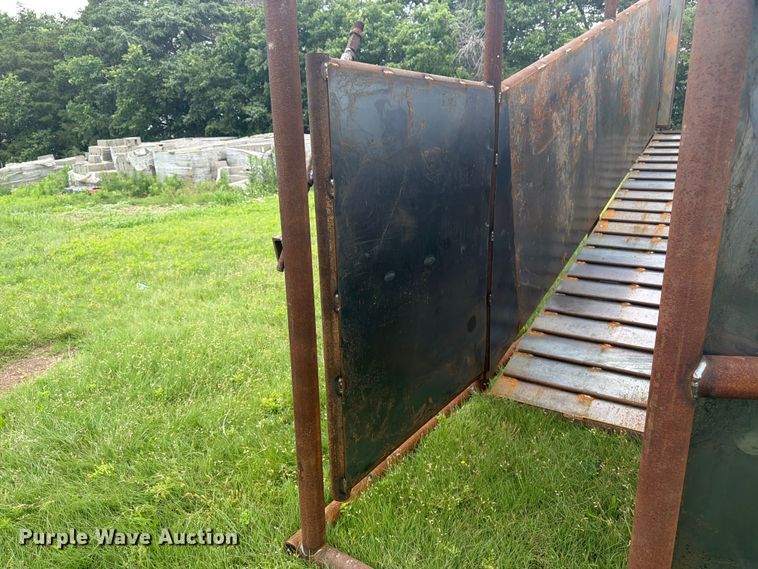 image for item EW4790 Shop built livestock loading chute