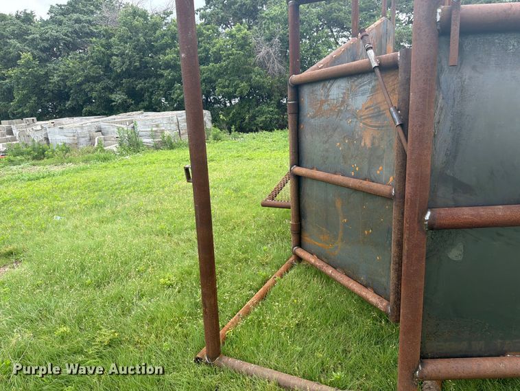 image for item EW4790 Shop built livestock loading chute