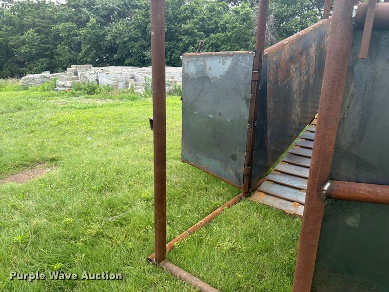 image for item EW4790 Shop built livestock loading chute