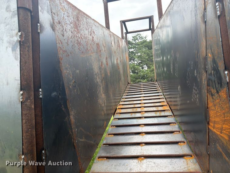 image for item EW4790 Shop built livestock loading chute