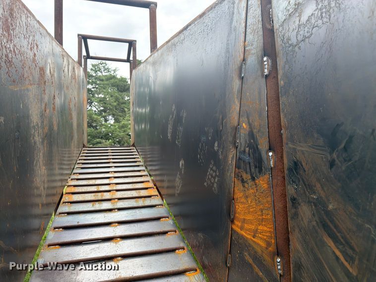 image for item EW4790 Shop built livestock loading chute