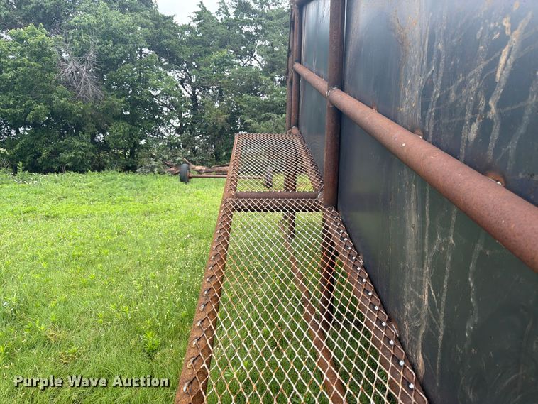 image for item EW4790 Shop built livestock loading chute