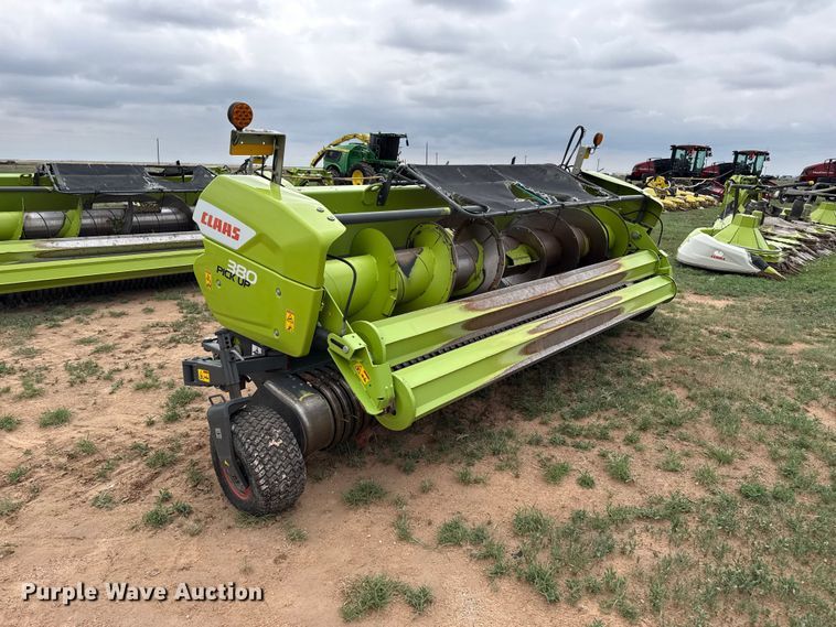 image for item FB6749 Claas 380 pickup head