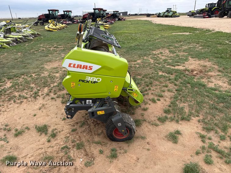 image for item FB6749 Claas 380 pickup head