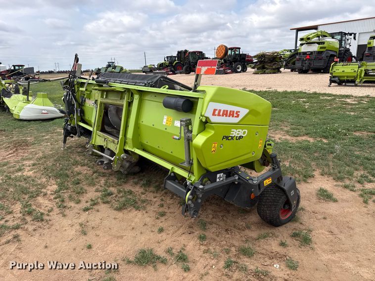 image for item FB6749 Claas 380 pickup head
