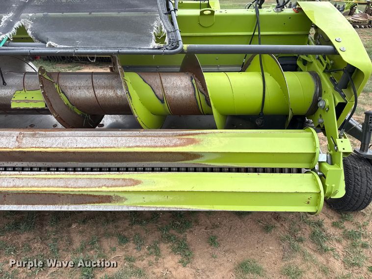 image for item FB6749 Claas 380 pickup head