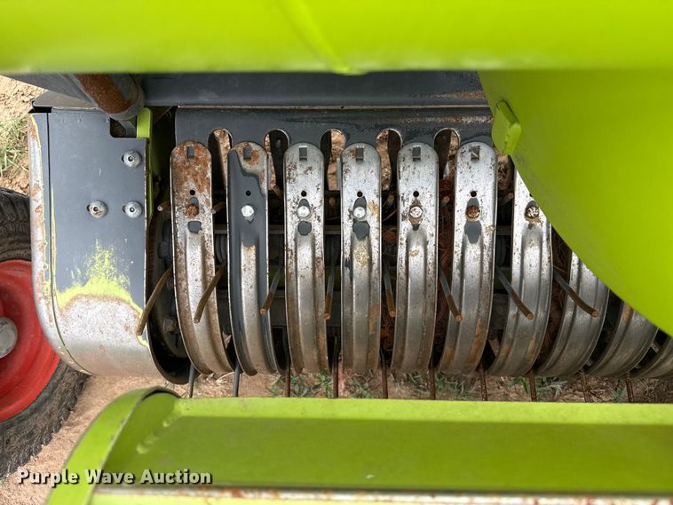 image for item FB6749 Claas 380 pickup head
