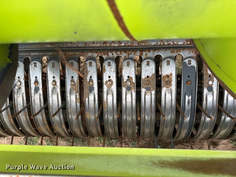 image for item FB6749 Claas 380 pickup head