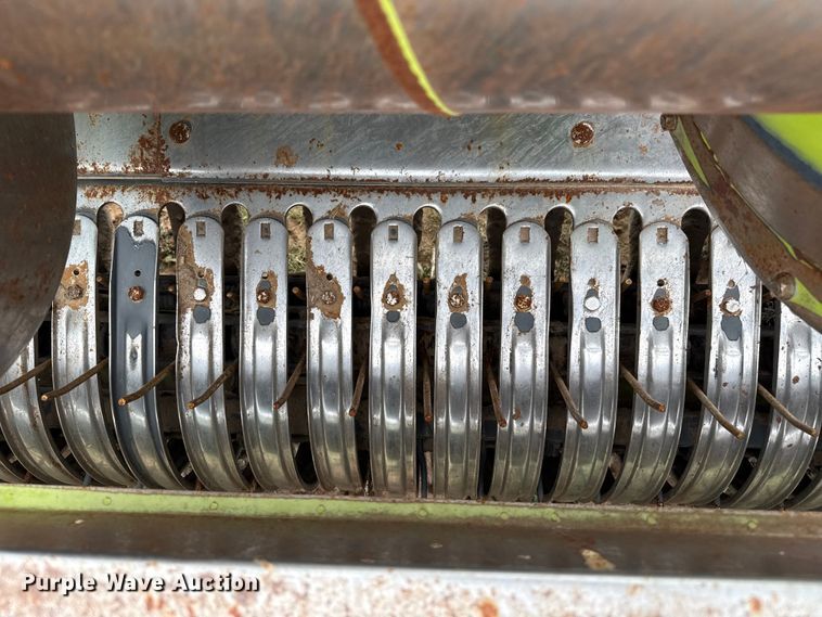 image for item FB6749 Claas 380 pickup head